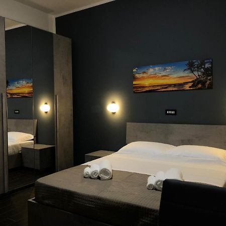 Hotel Neyra Beach Римини Экстерьер фото