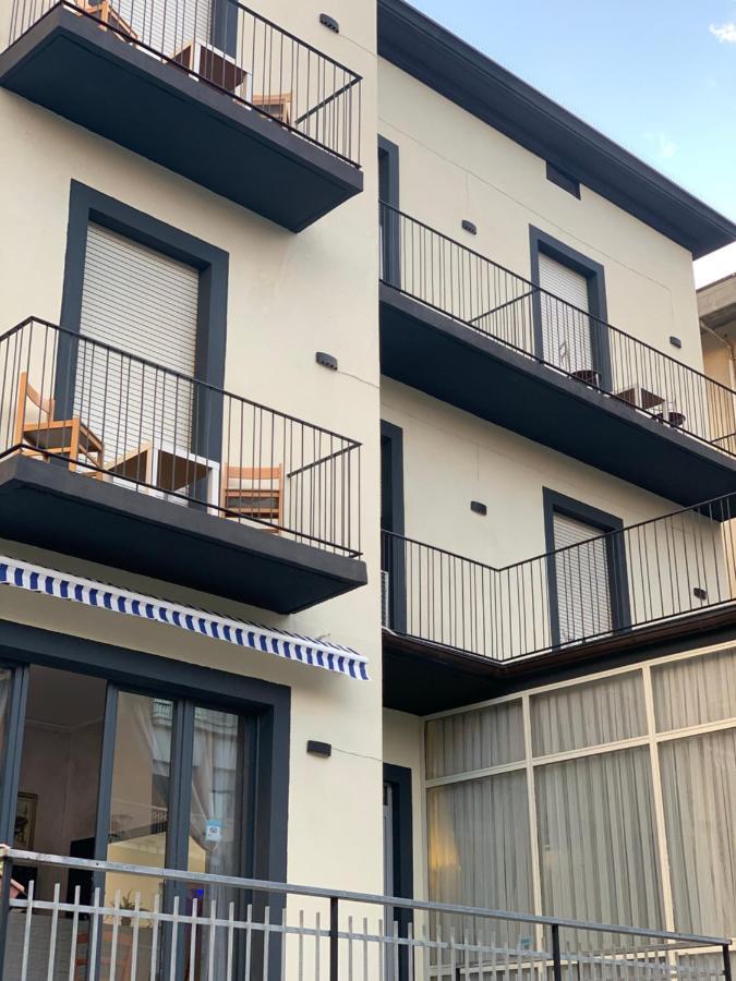 Hotel Neyra Beach Римини Экстерьер фото