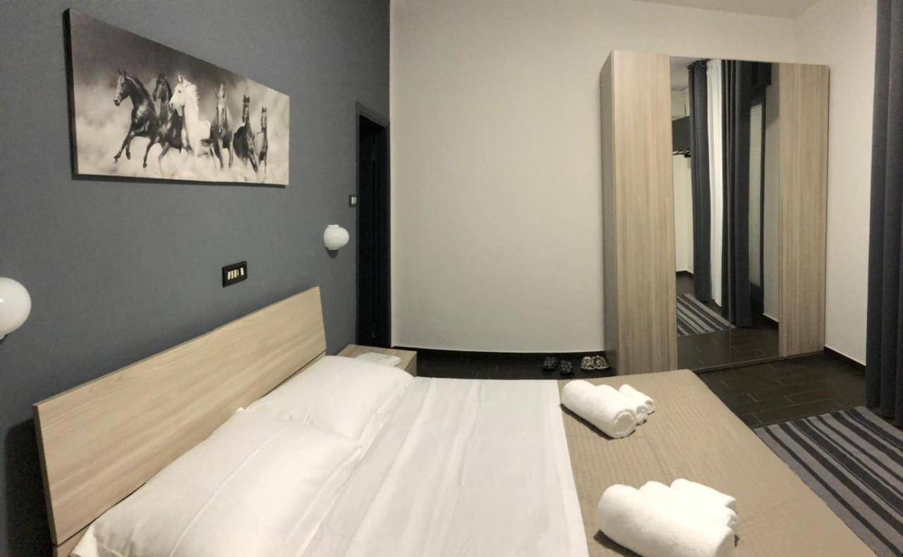 Hotel Neyra Beach Римини Экстерьер фото