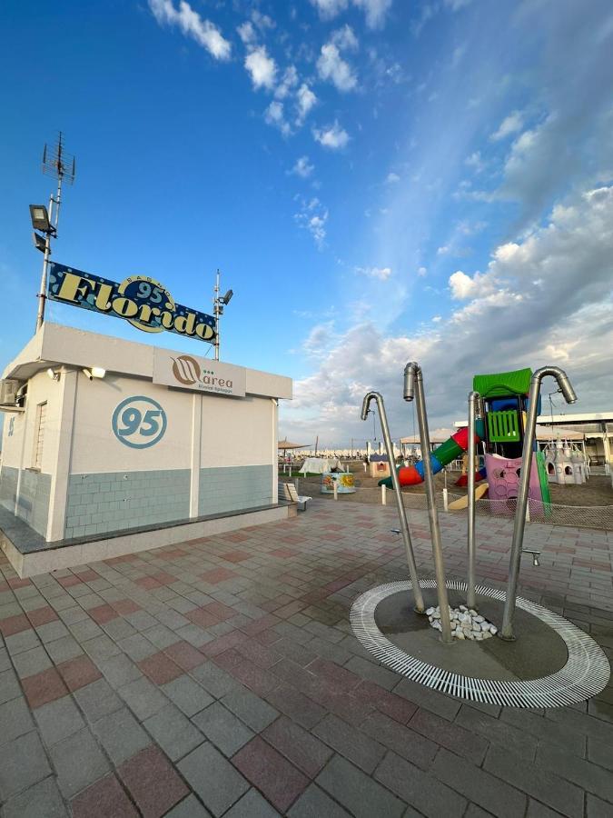Hotel Neyra Beach Римини Экстерьер фото